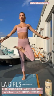 AnnaLynne McCord feet photo thumbnail