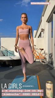 AnnaLynne McCord feet photo thumbnail