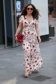 Myleene Klass feet photo thumbnail