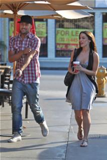 Jessica Lowndes feet photo thumbnail