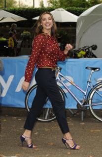 Kelly Brook feet photo thumbnail