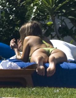 Fergie feet photo thumbnail