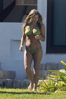 Fergie feet photo thumbnail