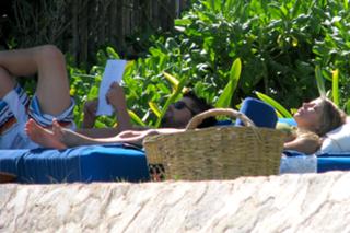 Fergie feet photo thumbnail