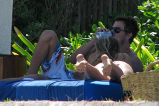 Fergie feet photo thumbnail