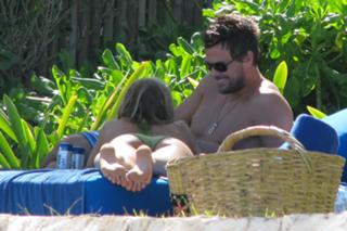 Fergie feet photo thumbnail