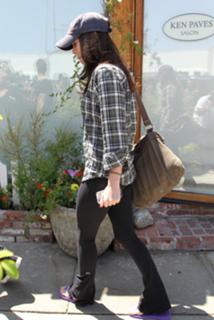 Megan Fox feet photo thumbnail