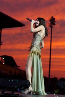 Selena Gomez feet photo thumbnail