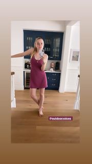 Dakota Fanning feet photo thumbnail