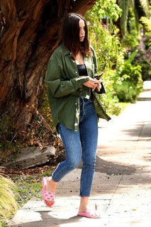 Ana de Armas feet photo thumbnail