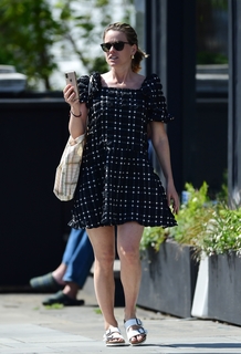 Alice Eve feet photo thumbnail