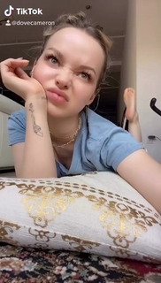 Dove Cameron feet photo thumbnail