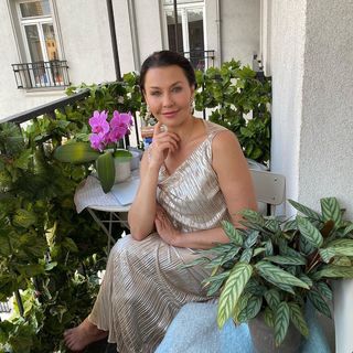 Anna Popek feet photo thumbnail