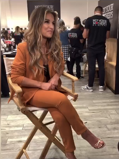 Jessie James Decker feet photo thumbnail