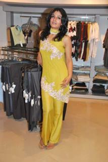 Raveena Tandon feet photo 3