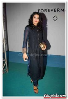 Raveena Tandon feet photo 4