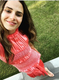 Jordana Brewster feet photo thumbnail