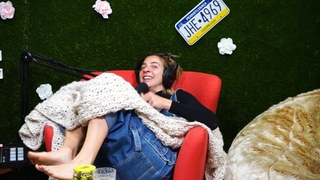 Gabbie Hanna feet photo thumbnail