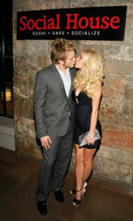 Heidi Montag feet photo thumbnail