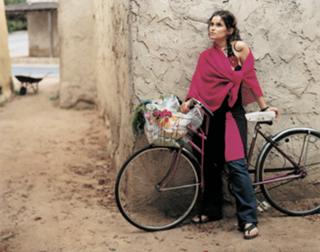 Nelly Furtado feet photo thumbnail
