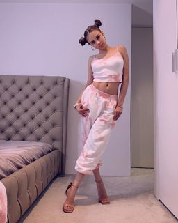 Xenia Tchoumitcheva feet photo thumbnail