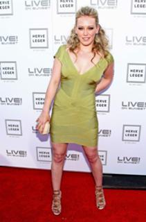 Hilary Duff feet photo thumbnail