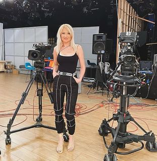 Fei Skorda feet photo thumbnail