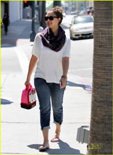 Jessica Alba feet photo thumbnail