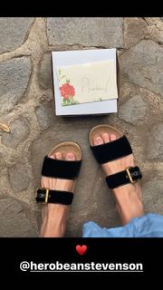 Phoebe Tonkin feet photo thumbnail