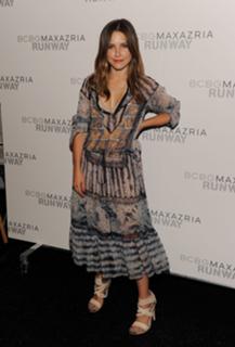 Sophia Bush feet photo thumbnail