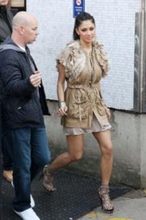 Nicole Scherzinger feet photo thumbnail
