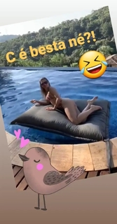 Lívia Andrade feet photo thumbnail