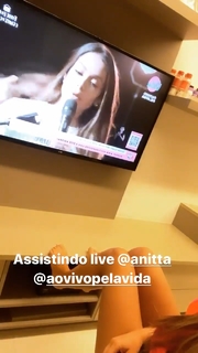 Nicole Bahls feet photo thumbnail