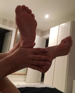Franciely Freduzeski feet photo thumbnail
