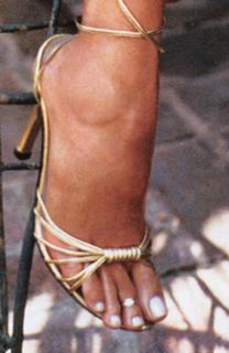 Brooke Burke feet photo thumbnail