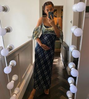 Rochelle Humes feet photo thumbnail