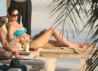 Katy Perry feet photo thumbnail