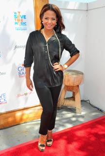 Christina Milian feet photo thumbnail