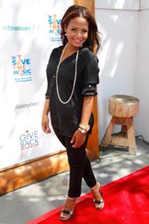 Christina Milian feet photo thumbnail