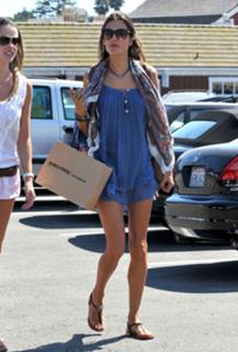 Alessandra Ambrosio feet photo thumbnail