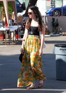 Lily Collins feet photo thumbnail