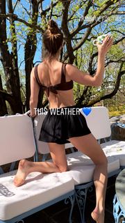 Nina Agdal feet photo thumbnail