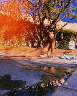 Emily Osment feet photo thumbnail