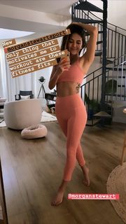 Erin Lim feet photo thumbnail