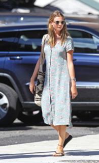 Behati Prinsloo feet photo thumbnail