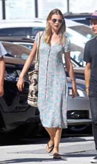 Behati Prinsloo feet photo thumbnail