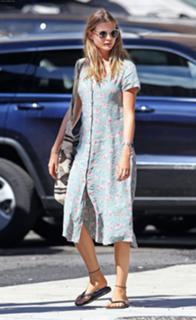 Behati Prinsloo feet photo thumbnail