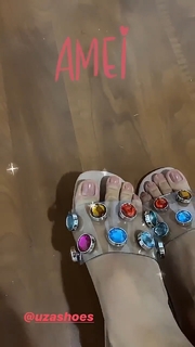 Paula Fernandes feet photo thumbnail