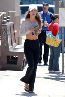 AnnaLynne McCord feet photo thumbnail
