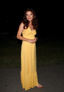Anna Friel feet photo thumbnail